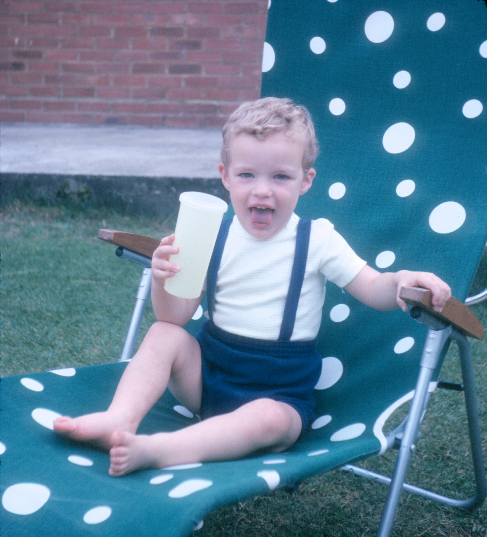 6500936s Summer 1965 - Simon in Betty's recliner in the garden at Yateley.