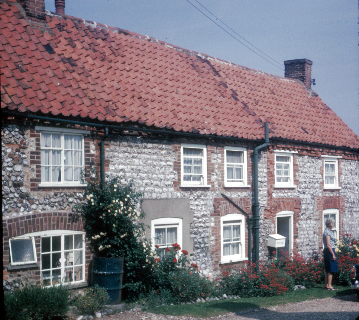 6601122k June 1966 - We stayed at Puffins, a cottage at Brancaster, Norfolk. It belonged to Peter Harrild, my boss at Ferranti.