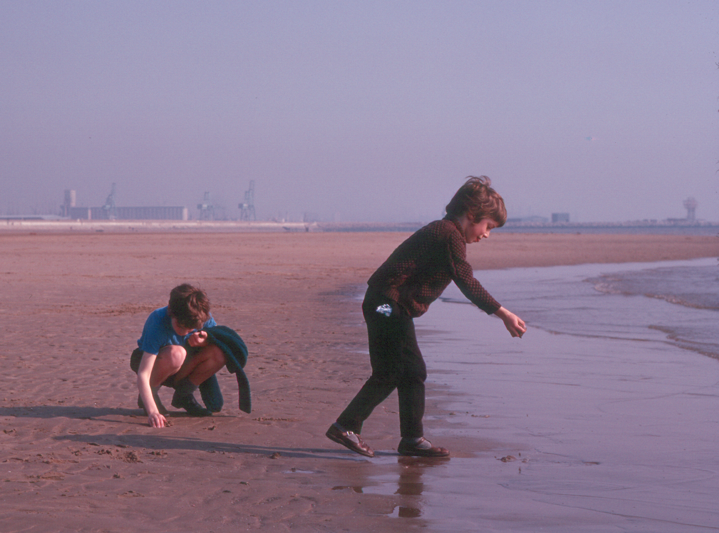 7303526k April 1973 - Simon and Jonathan on Crosby beach at Sheila's.