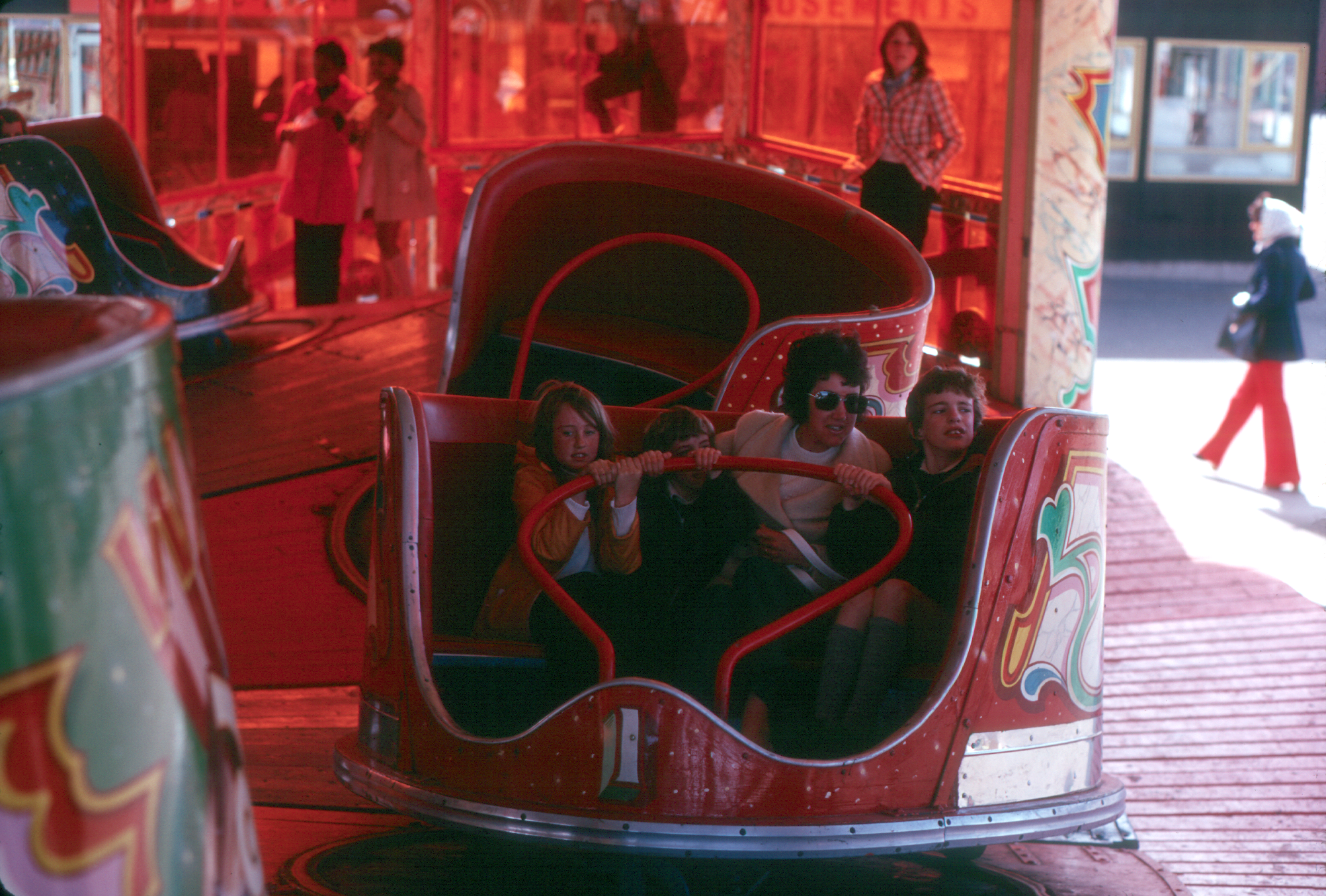 7303534k E, Joanna, S and J on the Waltzer - probably at Southport pleasure beach. Sheila is in the background!