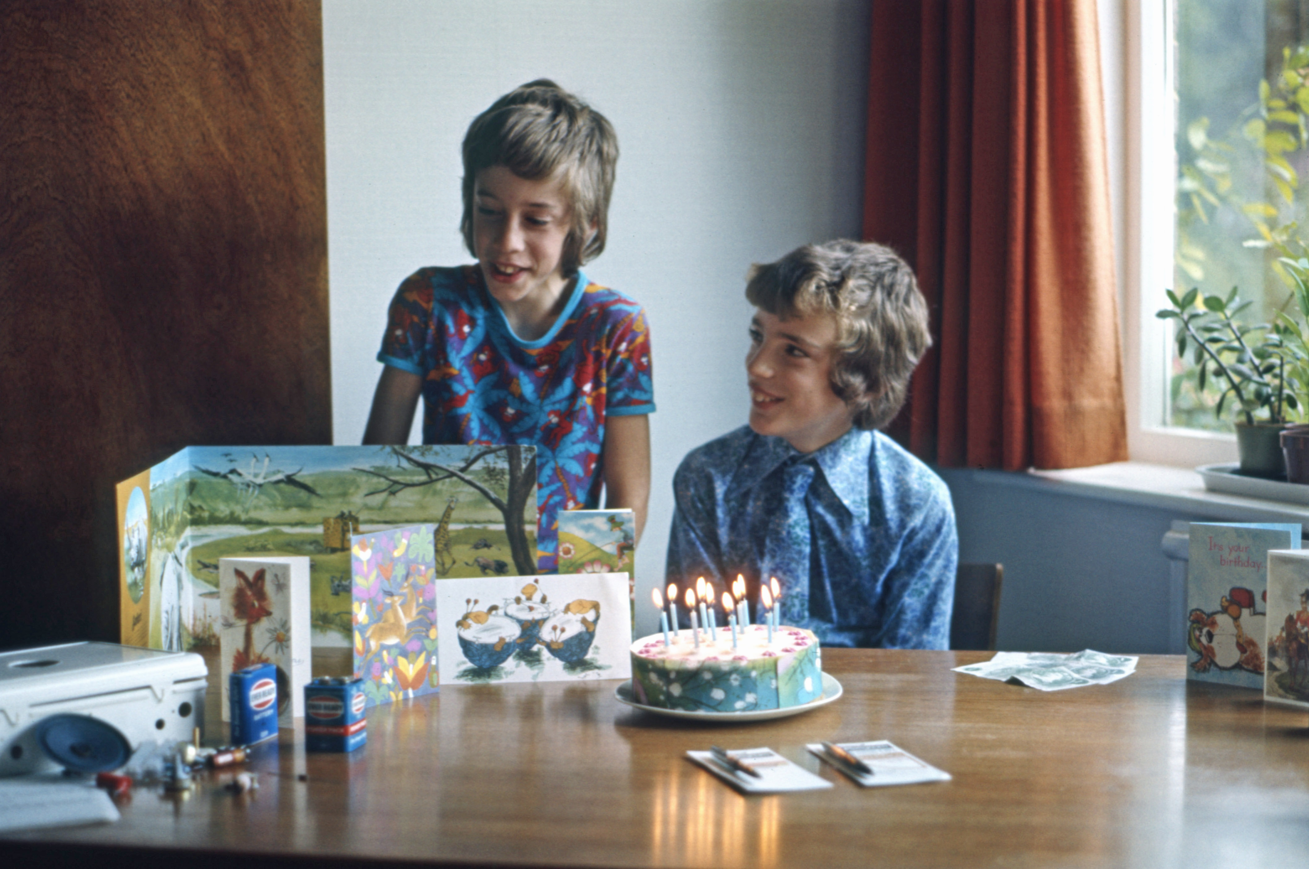 7404618 October 1974 - Jonathan admires Simon's presents.