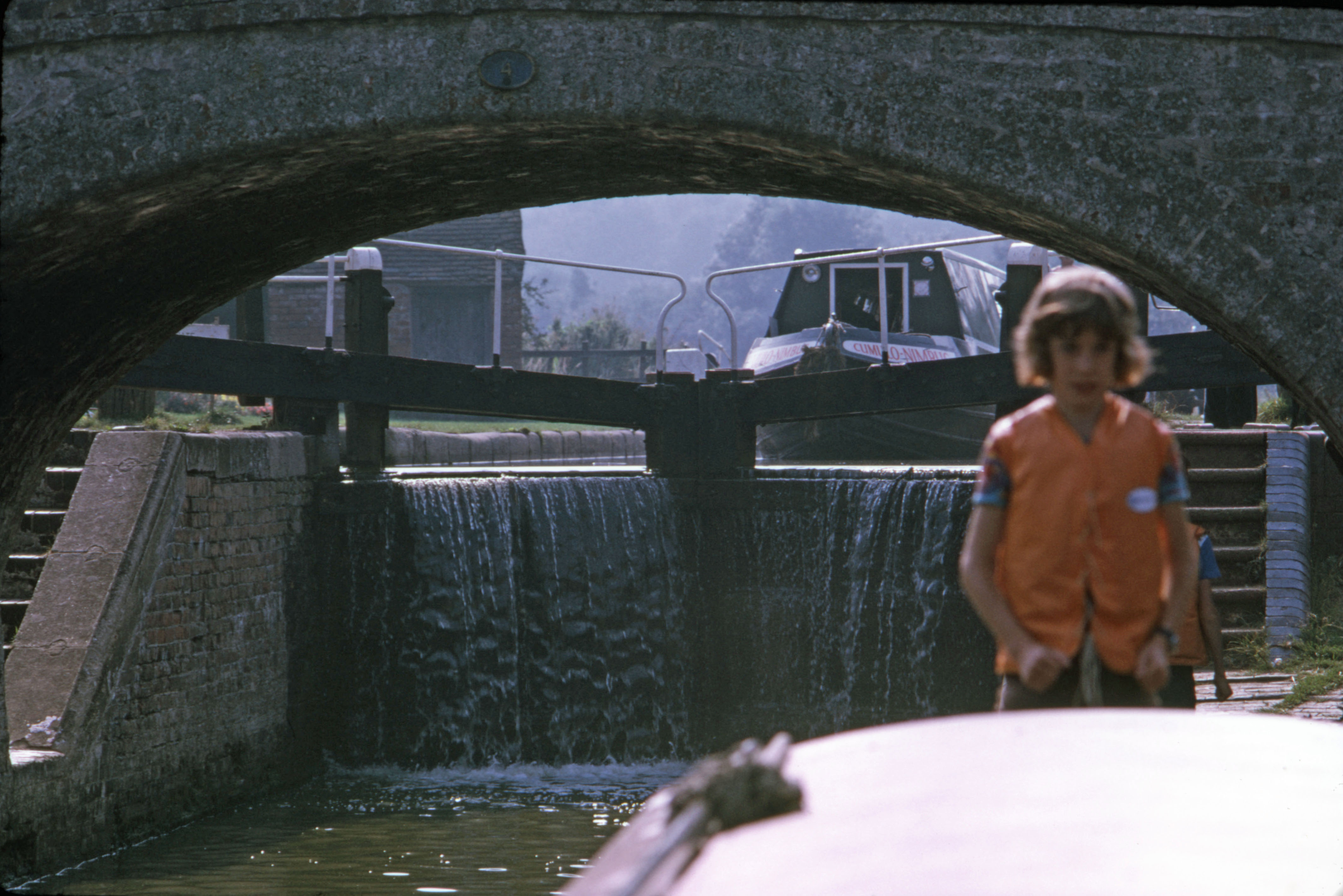 7505602 August 1975 - Waiting for the boat in the lock to come through.