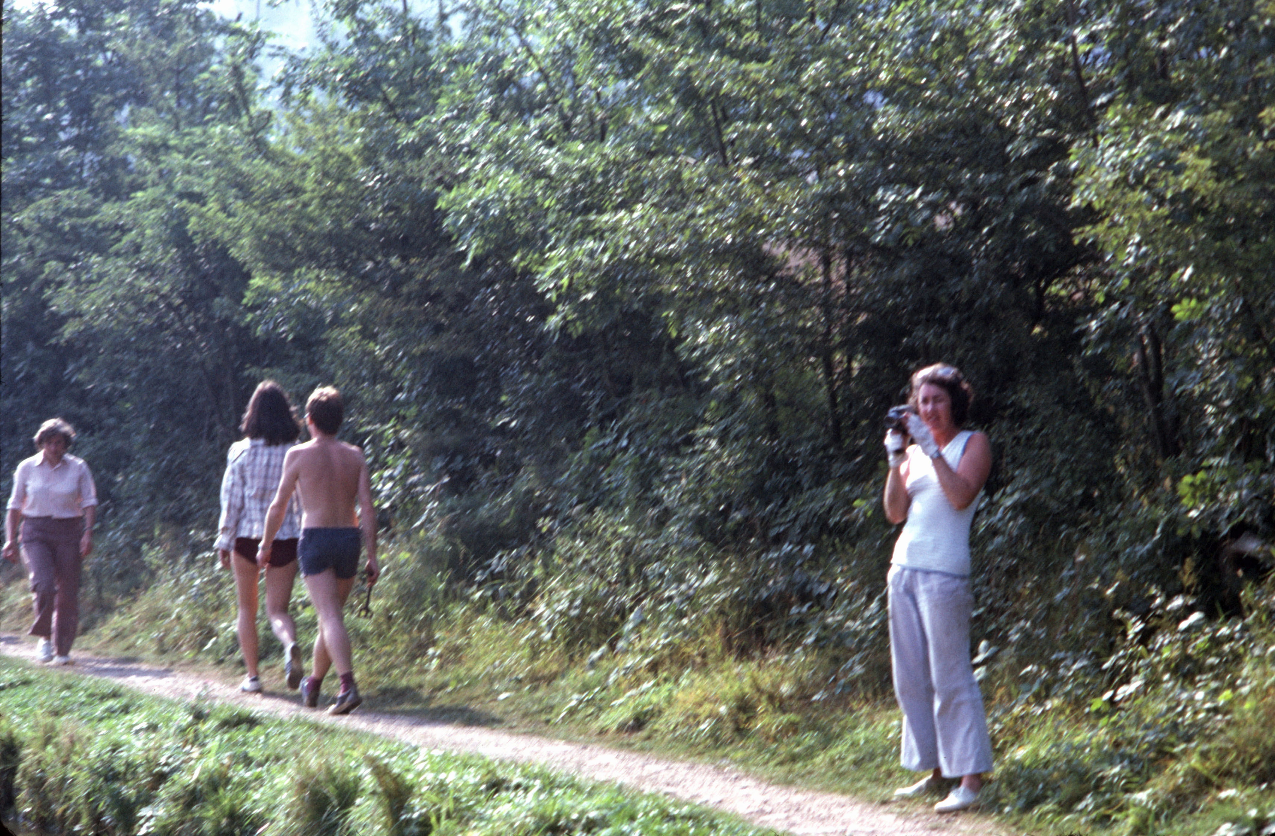 7505604 August 1975 - Elizabeth captures us on cine film.