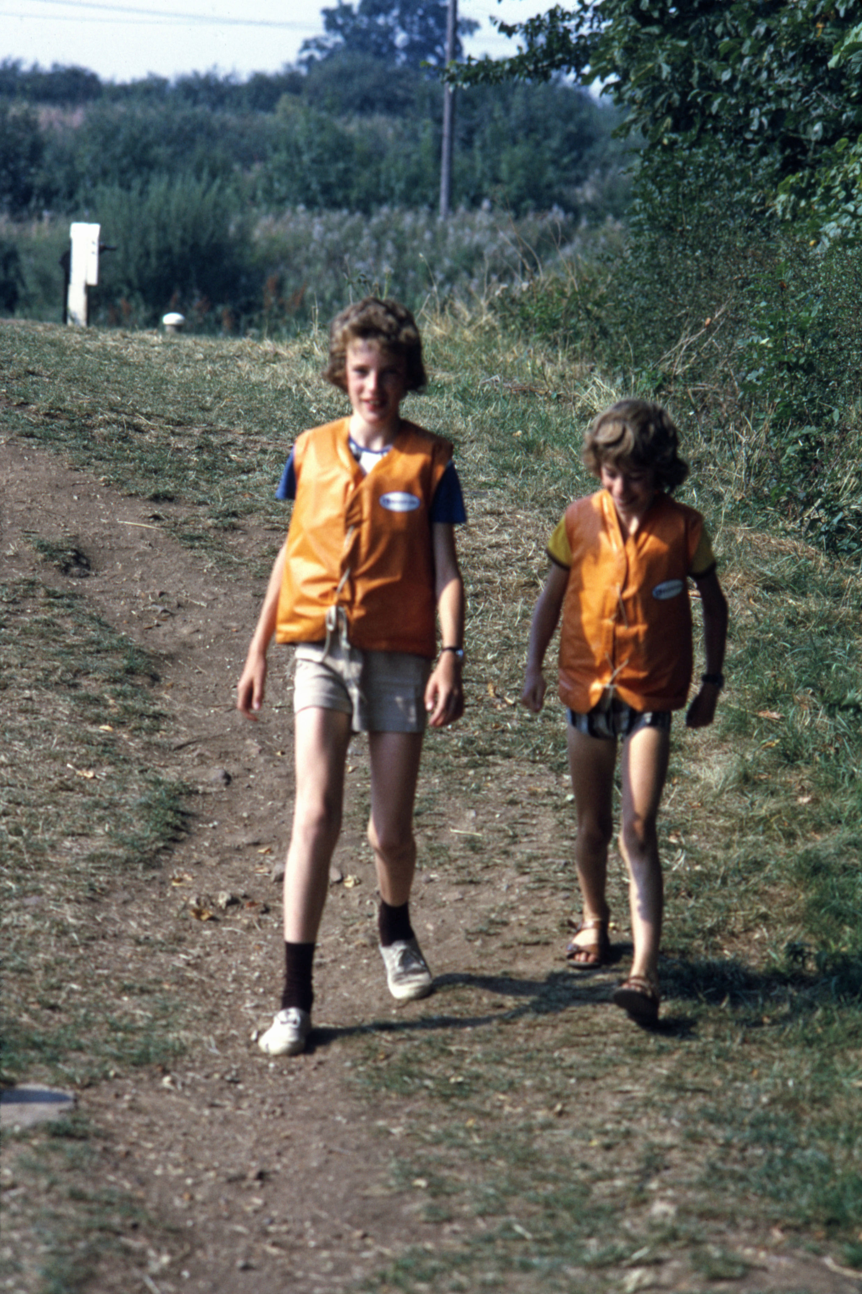 7505623 August 1975 - Simon and Jon on the tow path.