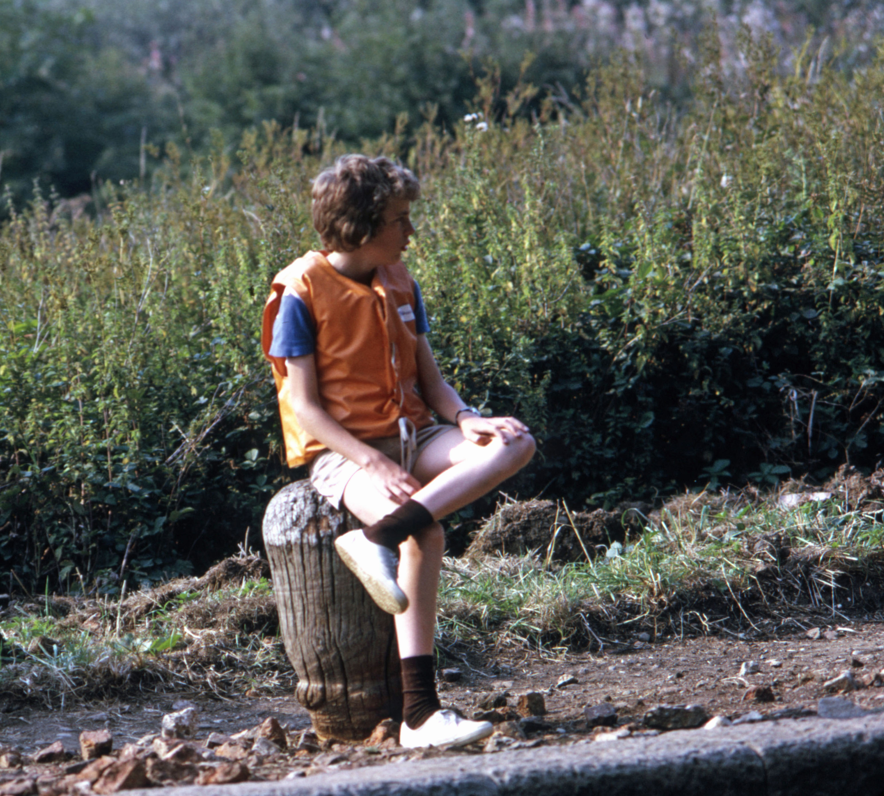 7505624 August 1975 - Simon waits for the lock to fill.