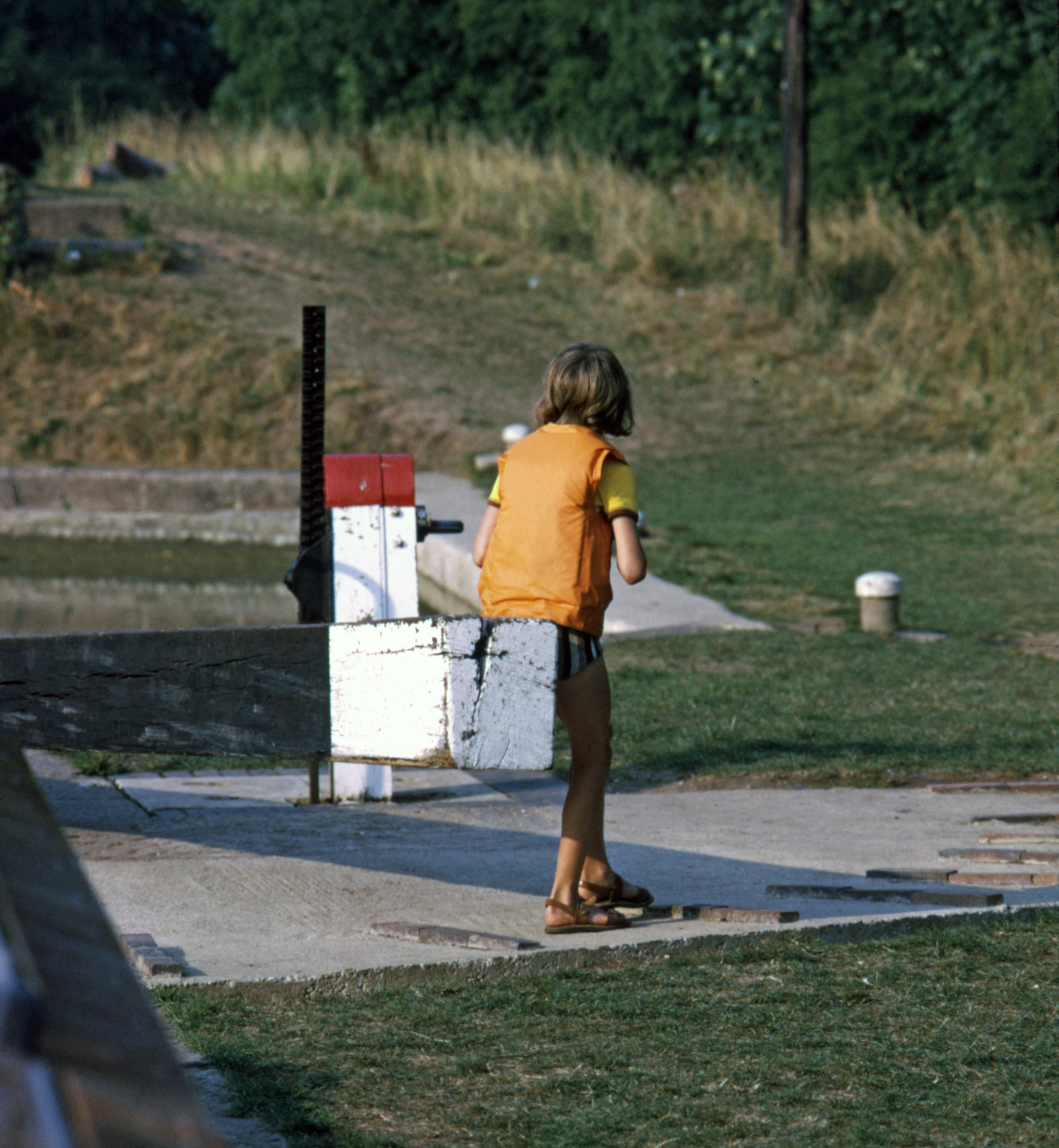 7505628 August 1975 - Jon opens the lock gate.