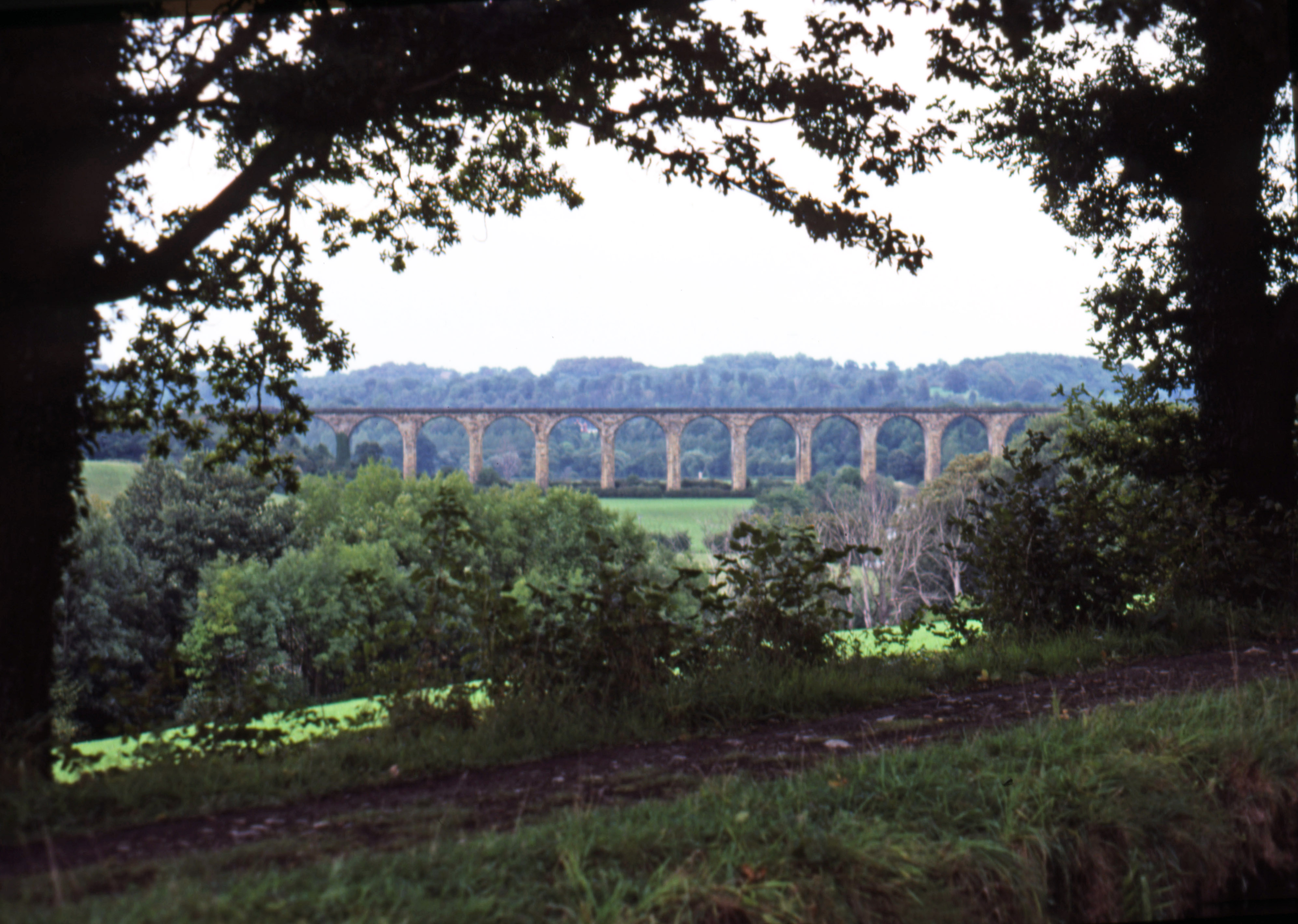 8408315 Sep 1984 A view from the side of the Pontcysyllte Aqueduct.