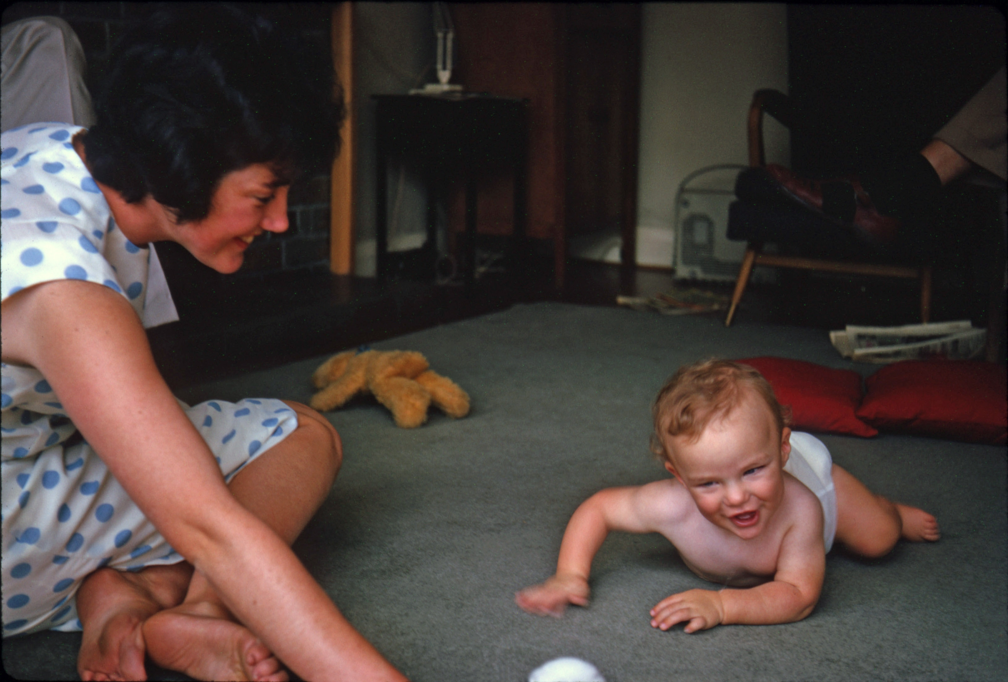 9 Aug 1964 Betty encouraging Simon to crawl