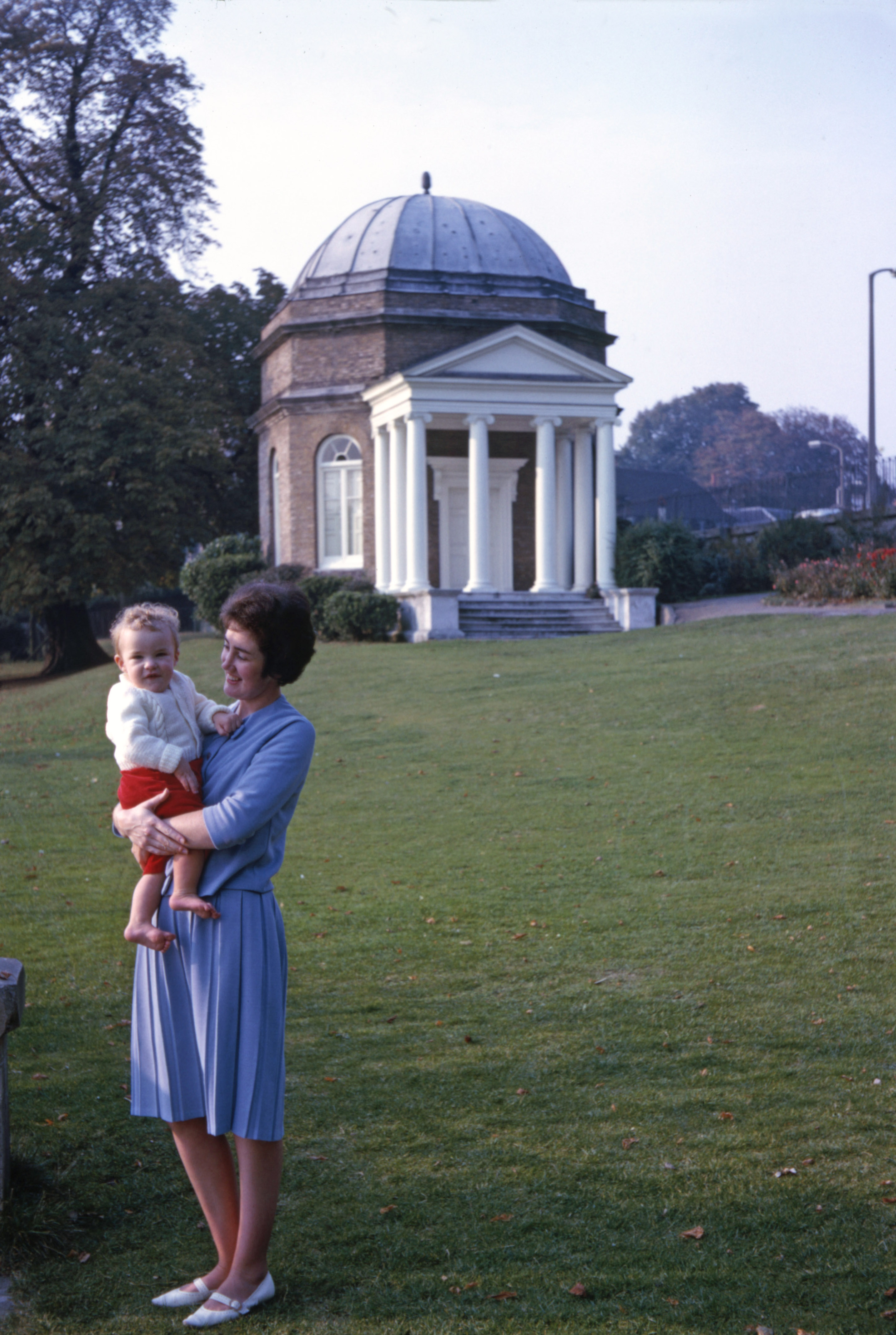 October 1964 Simon with Betty at bell Hill, Hampton