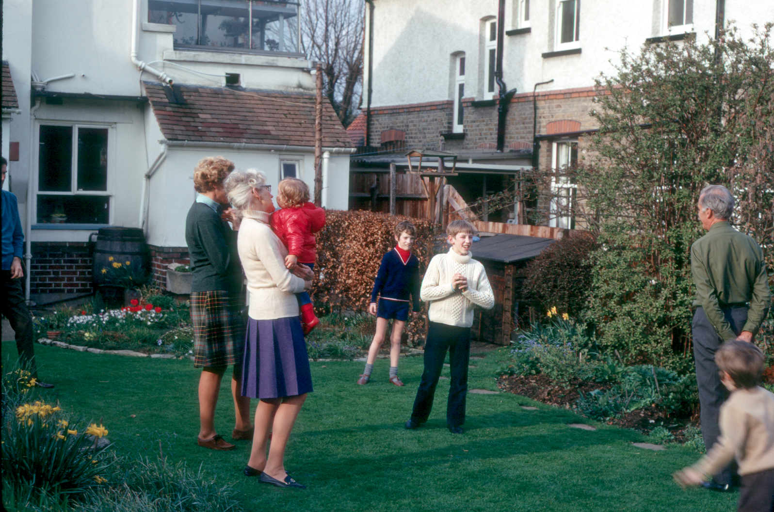 7202505k Spring 1972 - The Bigg family at Hampton.